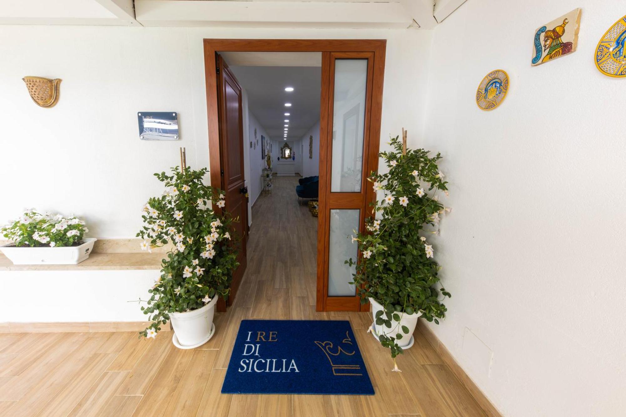 I Re Di Sicilia 2 Apartment Palermo Bagian luar foto